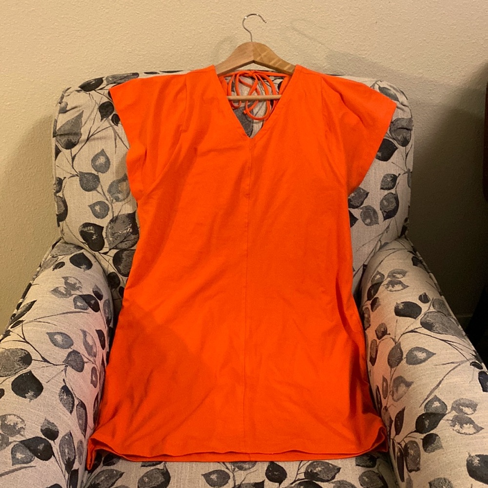 Very cute mini/midi Dress ties in the back